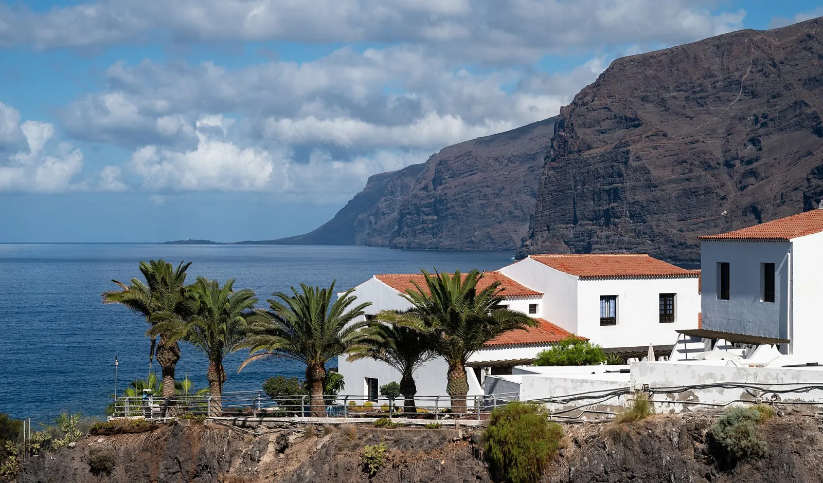 Los Gigantes Cliffs