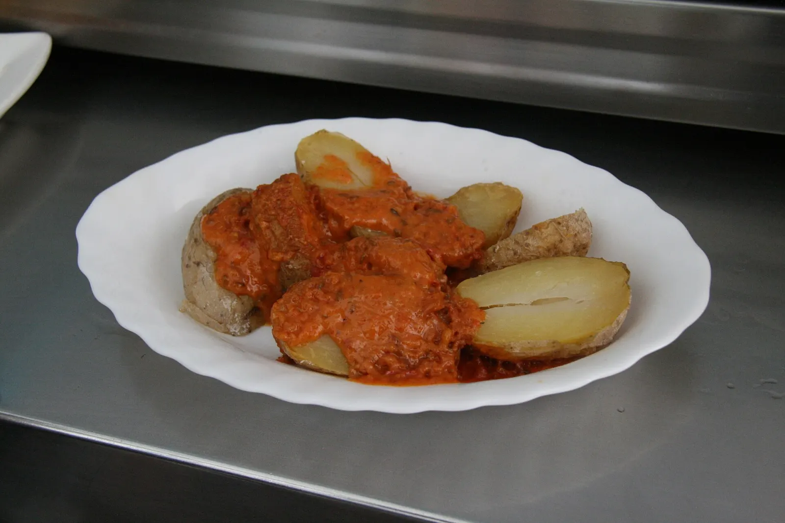 Canarian food guide: papas arrugadas, mojo, gofio, cheese and volcanic wine